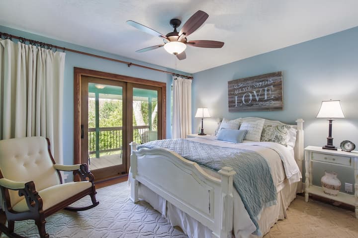 Upstairs bedroom with queen bed