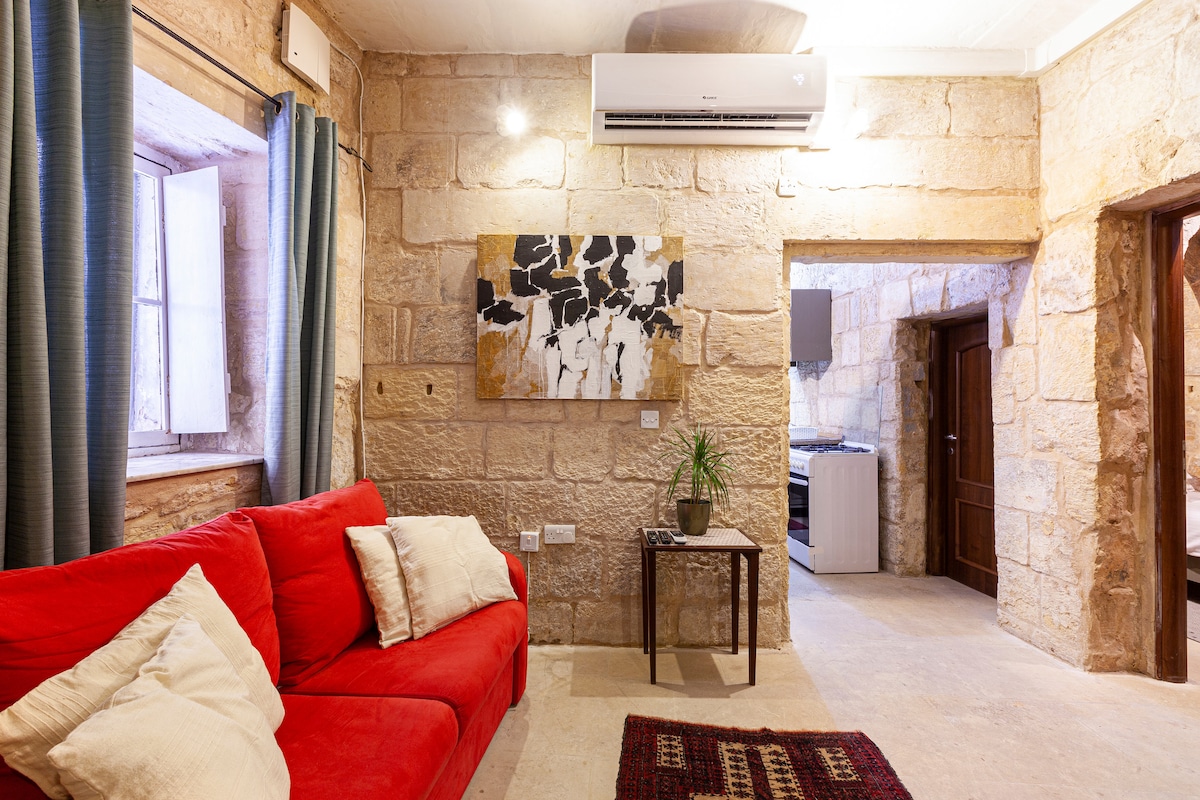 BRG34 - Historical Vittoriosa Townhouse