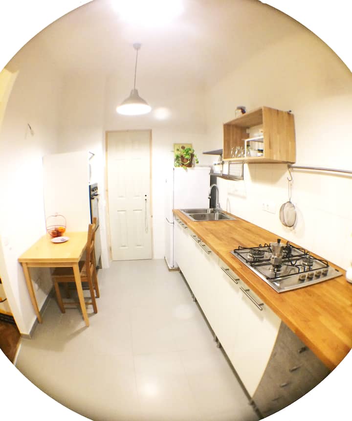 Spacious, 3-bedroom Apartment In The Very Center - Budapeste