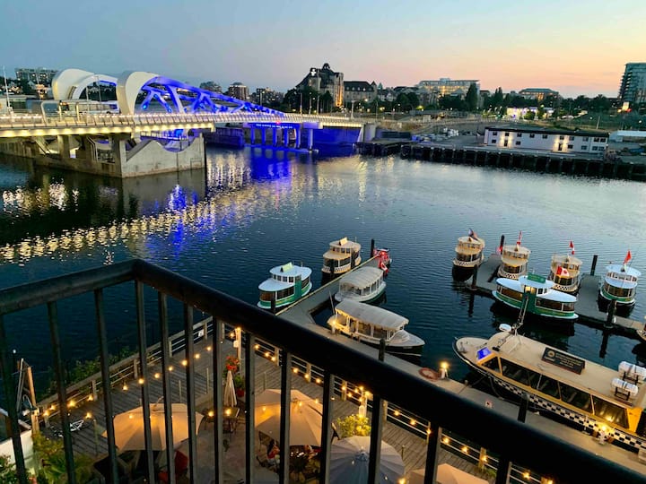 Rare-Downtown Waterfront,Parking Balcony&Views🐋🐚