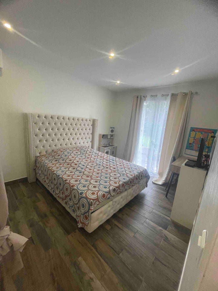 Schlafzimmer 4
