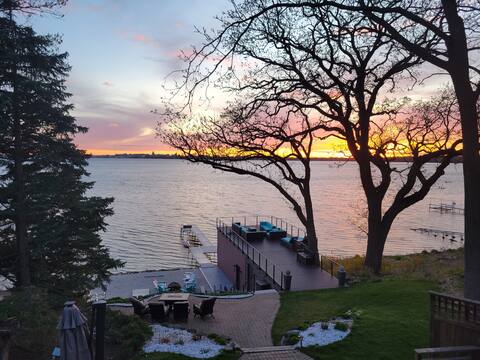 Luxury Lake Home w/Capital Views