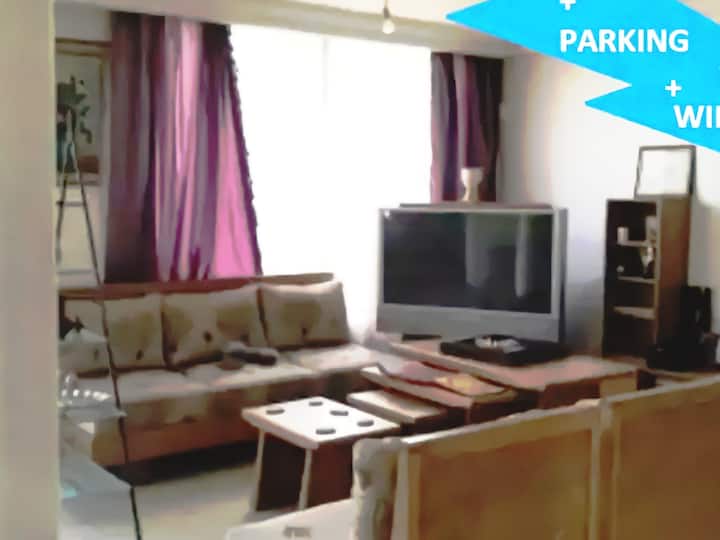 sala de estar siempre luminosa gracias a las grandes ventanas 