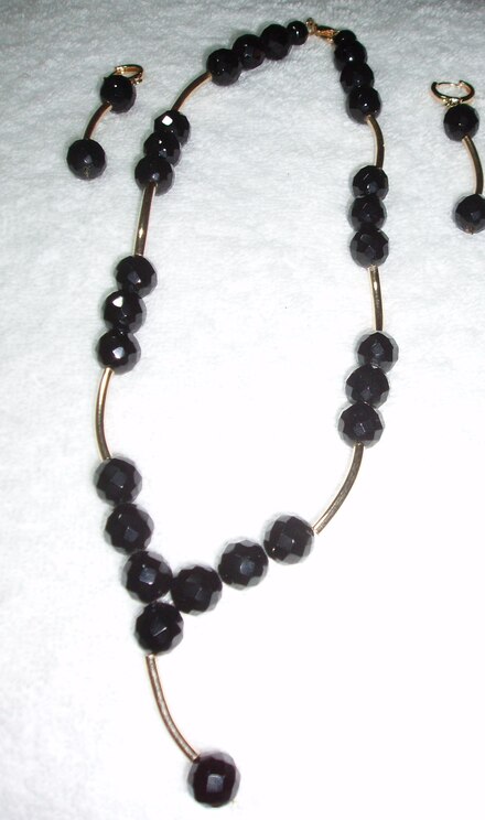 Show full-screen, host-provided image