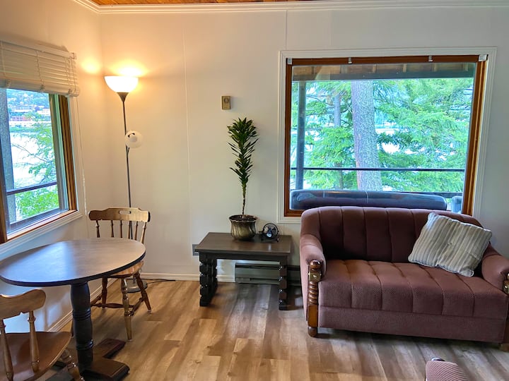 Small Cabin With Gorgeous Views And Lake Access - Nelson