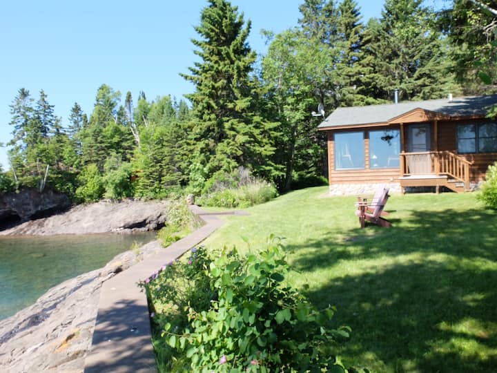 Sue's Small and Sweet Cabin Houses for Rent in Lutsen, Minnesota