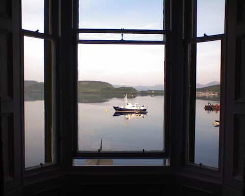 Top performing Airbnb: Oban Times flat town centre, harbour view in Kilmore And Kilbride