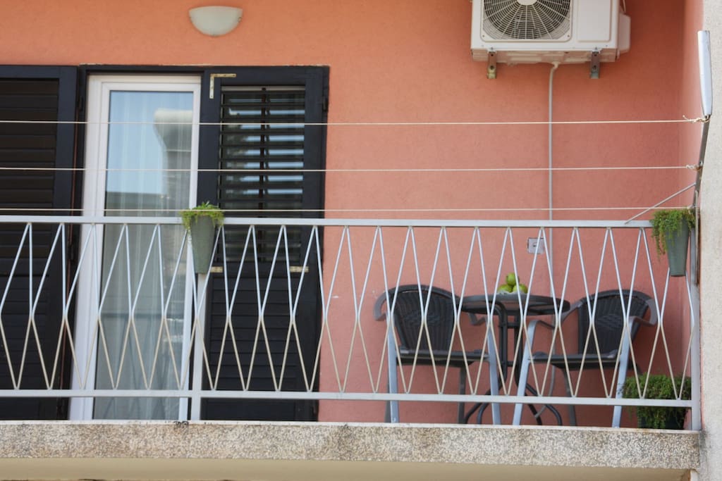 A1(4+2): terrace