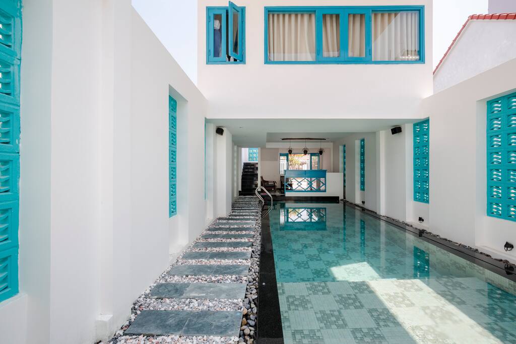 The tempting indoor pool - all yours!