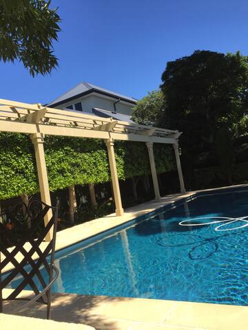 Beautiful Family Home with Pool gallery image 2