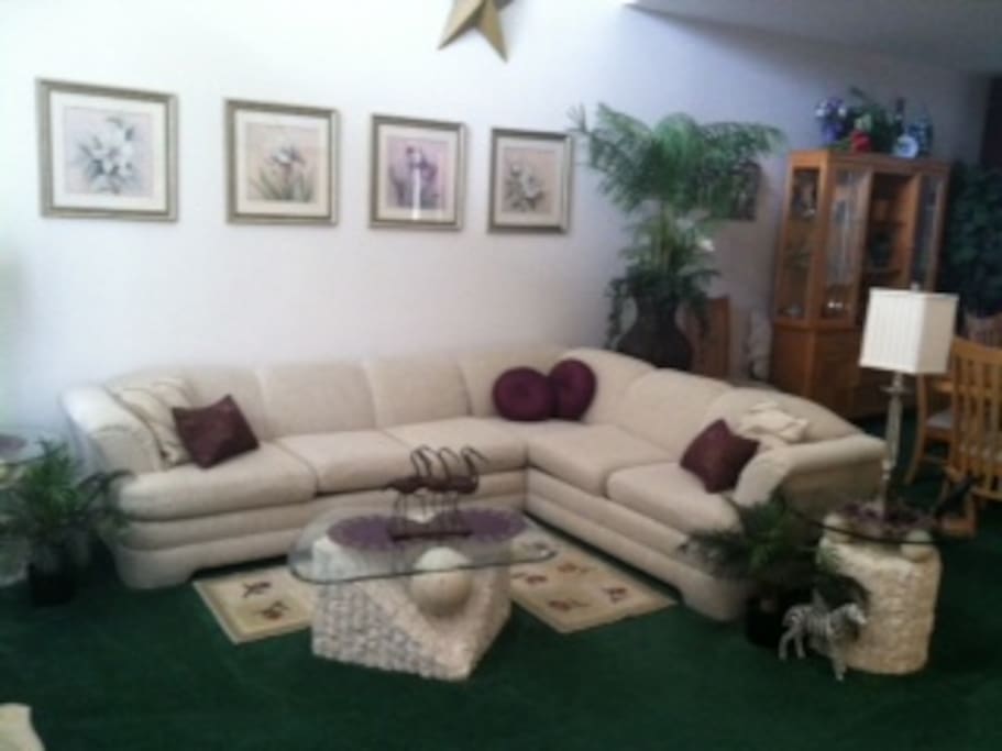 Indoors,Room,Furniture,Couch,Living Room
