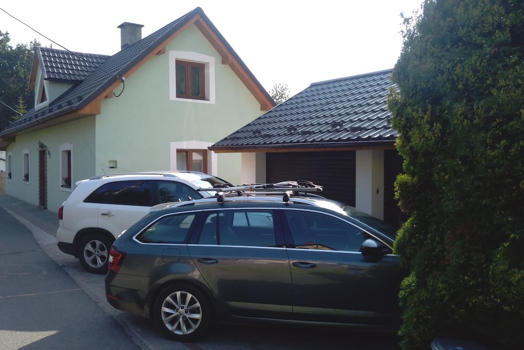 Parkování před objektem