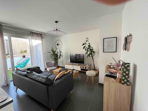 Top performing Airbnb: Right in the center – Private parking and terrace in Marseille 2e Arrondissement