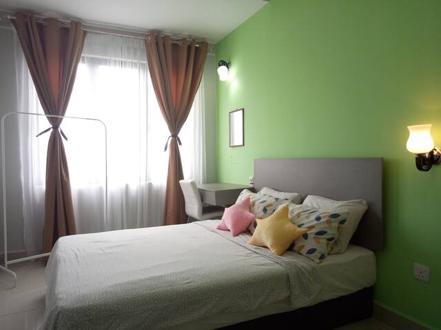 Selesa TopFlr 1R2Queen POOL WiFi AC GYM@CENTRAL KB