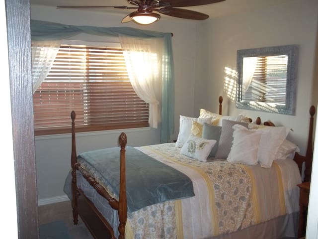 FULL OF ZIN & ZEN! ONLY 1 MILE TO DOWNTOWN PASO!