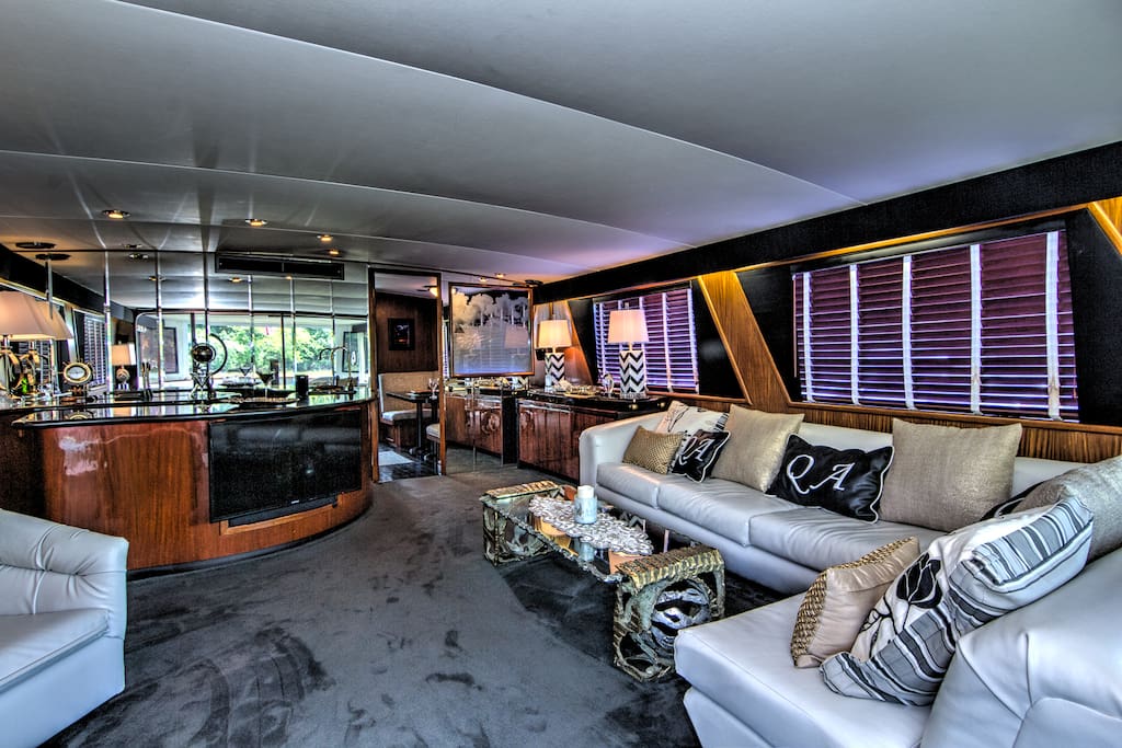 2nd Deck Salon
