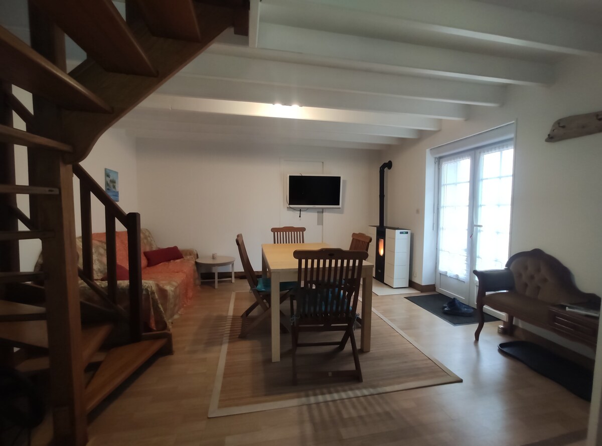 Leistungsstarkes Airbnb: Small, quiet house with charm and garden🌹 in Évreux