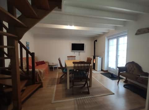 Airbnb performant: Small, quiet house with charm and garden🌹 à Eure