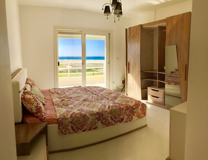 Bedroom 1 (Master) with sea view