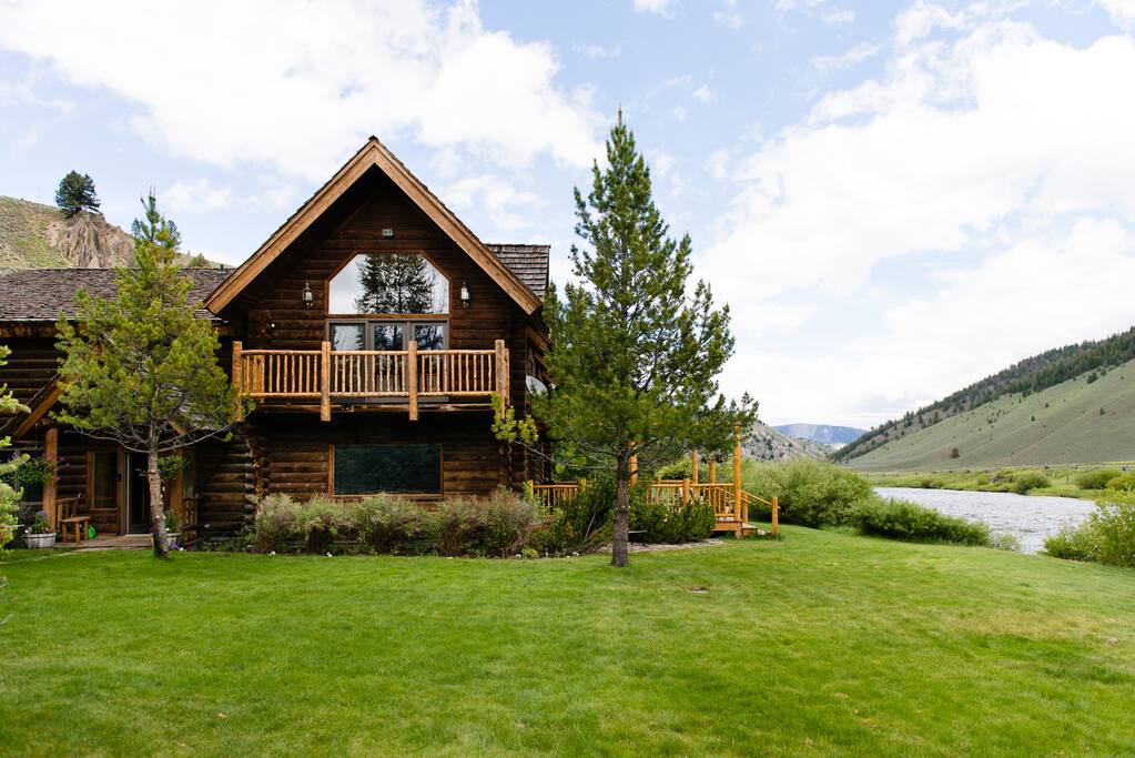 Lodge at Salmon River