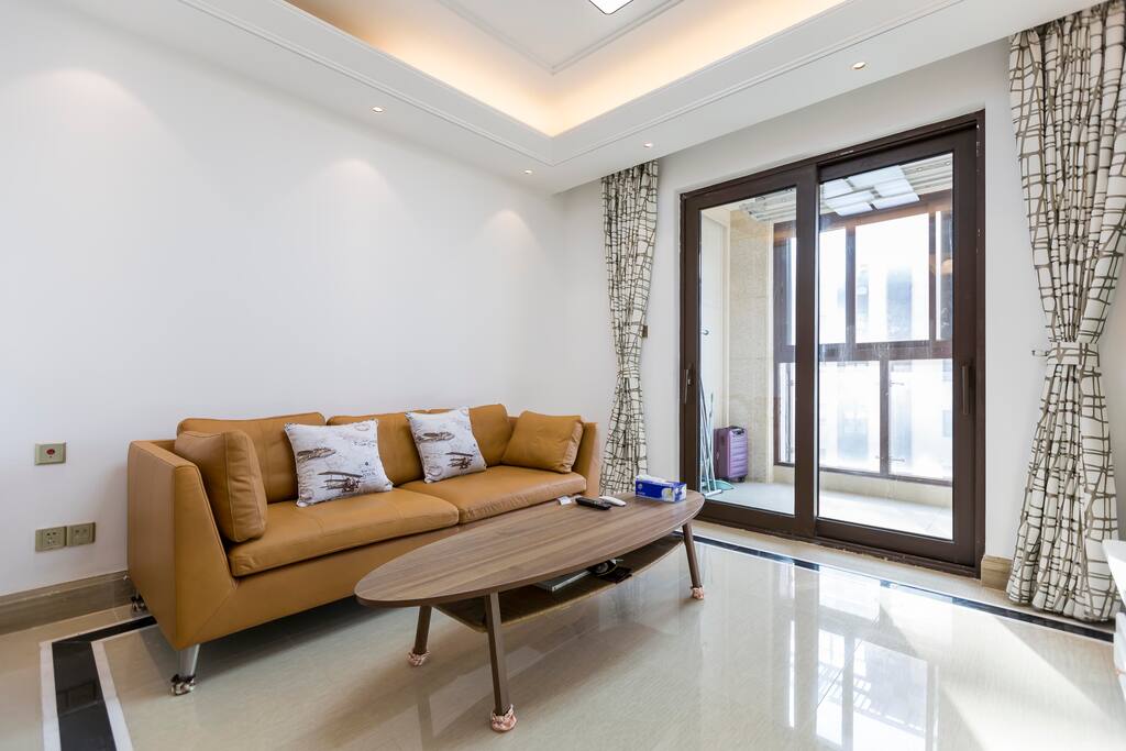 Overview of the living room (#2)