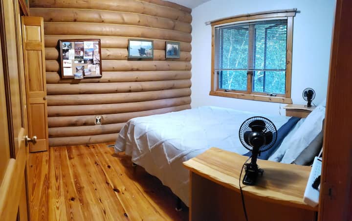 Second bedroom, view from doorway.