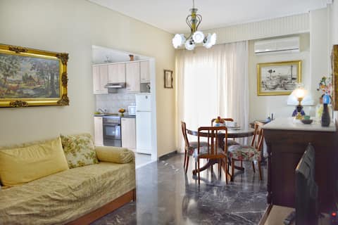 Successful Airbnb property: Quiet Garden View Apartment (5' walk to the beach) in Δήμος Αλίμου
