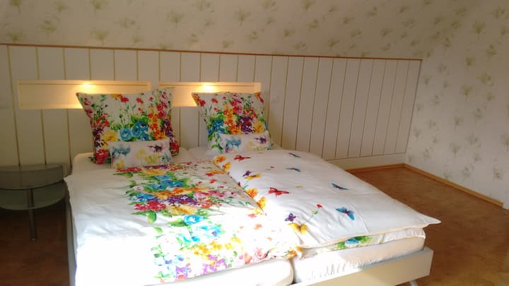 Quarto dos pais/
cama de casal 180x200/acessórios embutidos
iluminados