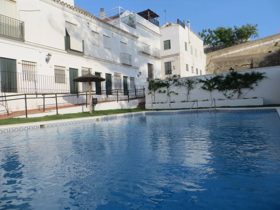 Communal pool & garden area