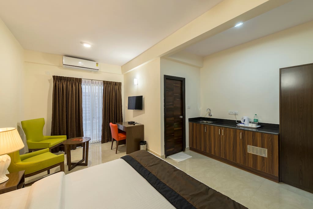 Deluxe room, full view