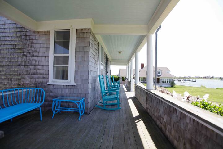 Oceanfront Home by Kristin & Sakonnet Farm & Stays gallery image 3