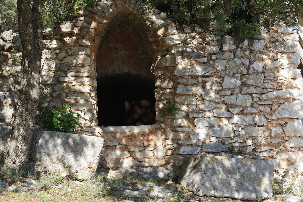 Les Lavandes
Mazet La Calade l'Aiguier Provençal au fond du jardin
