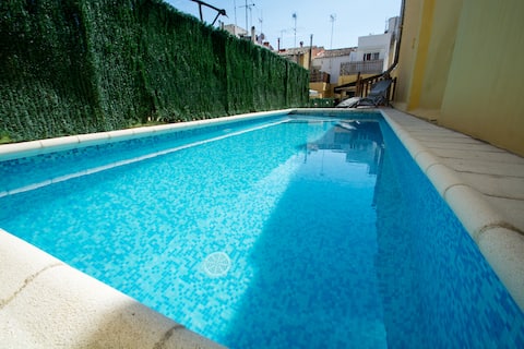 Aire, Centrally located house in Calella with a private pool