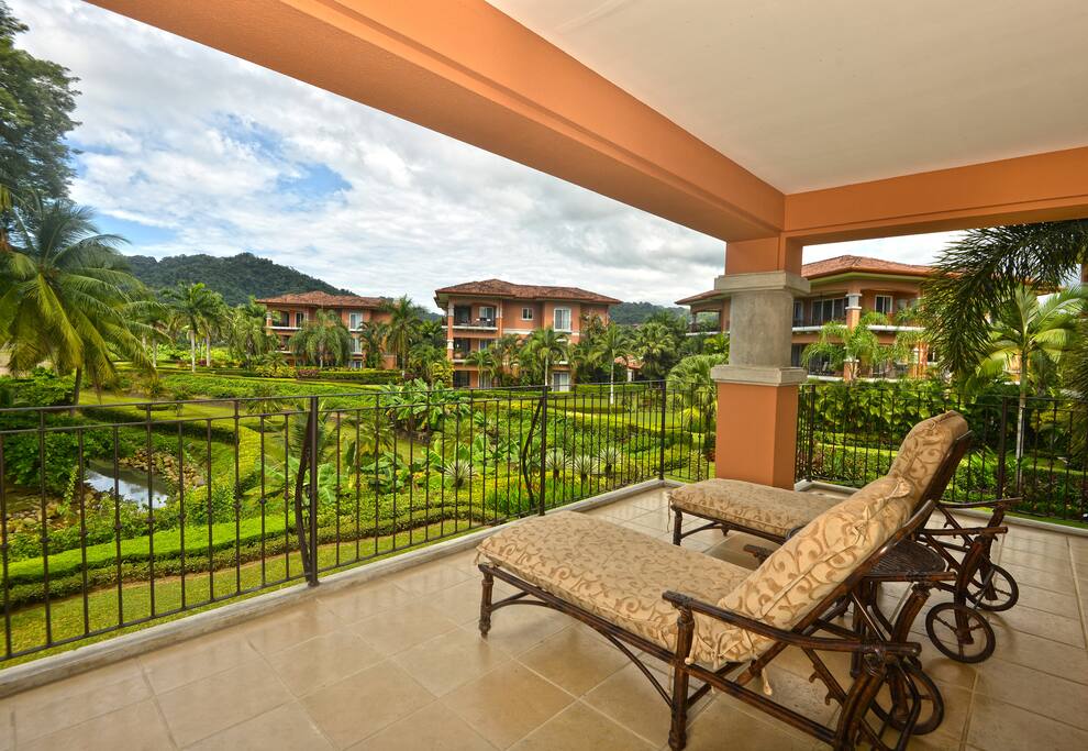Terrace to relax and enjoy the tranquility.