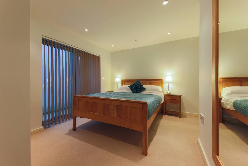 Kingsize bedroom