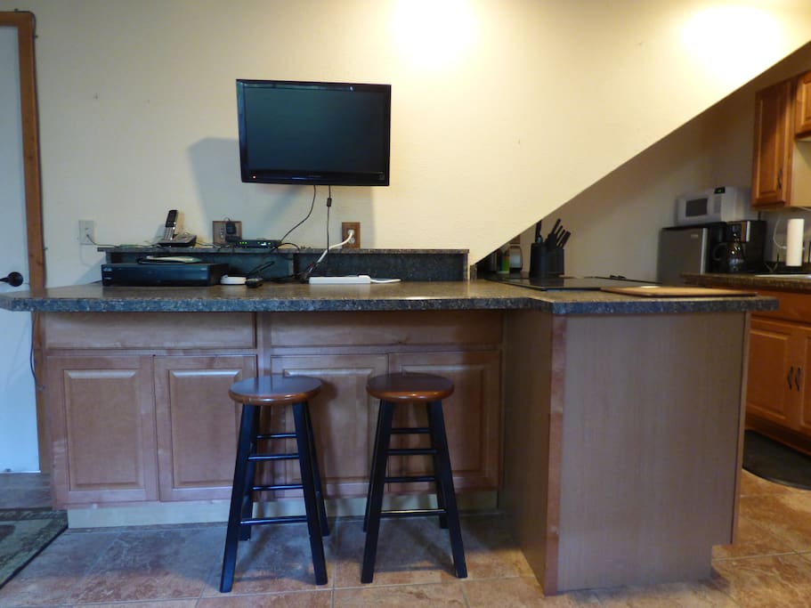 Breakfast bar and dining area