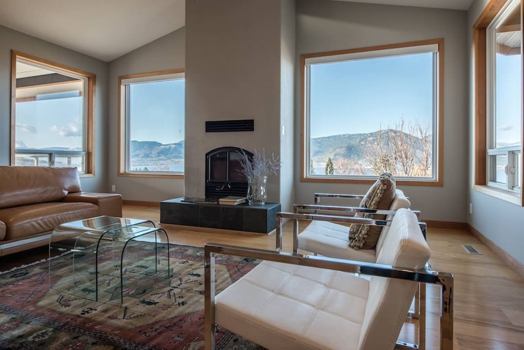 Spacious living room with amazing vistas