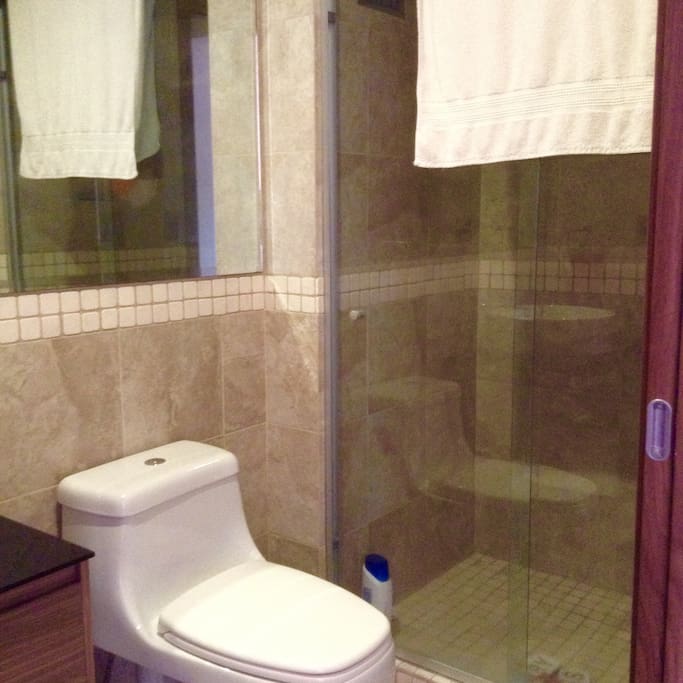 Baños con WC ahorrador