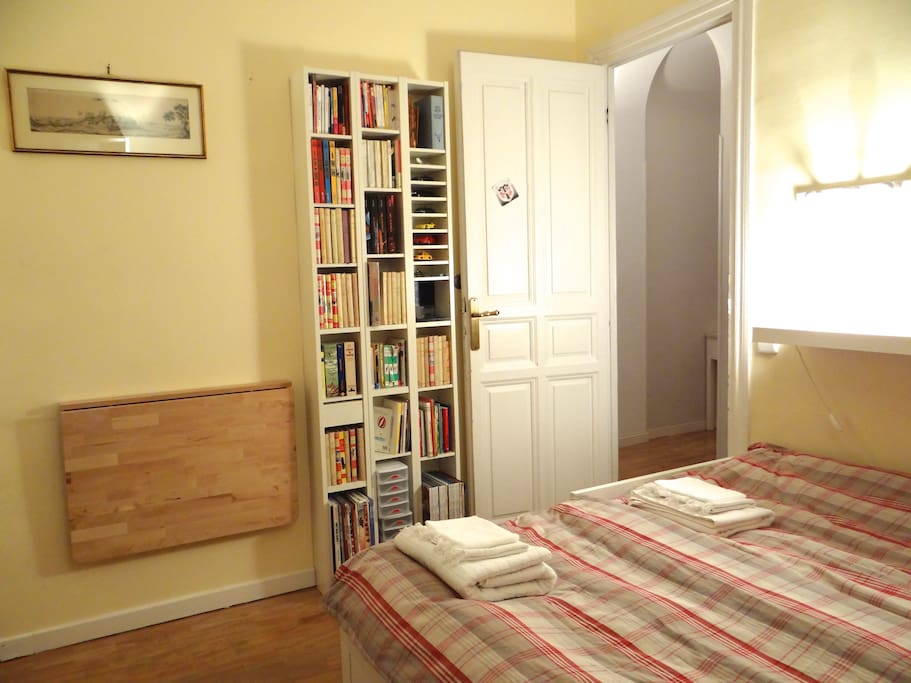 Single/double bed (single that can pull out into double) - Thick new mattresses Ikea