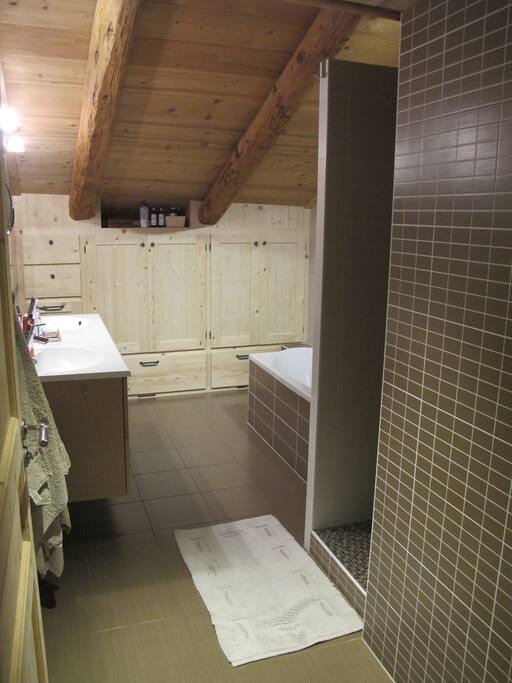 Grande salle de bain