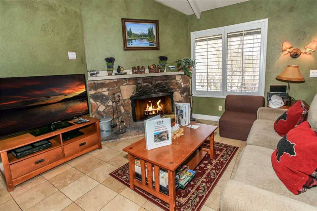Living Room (2)