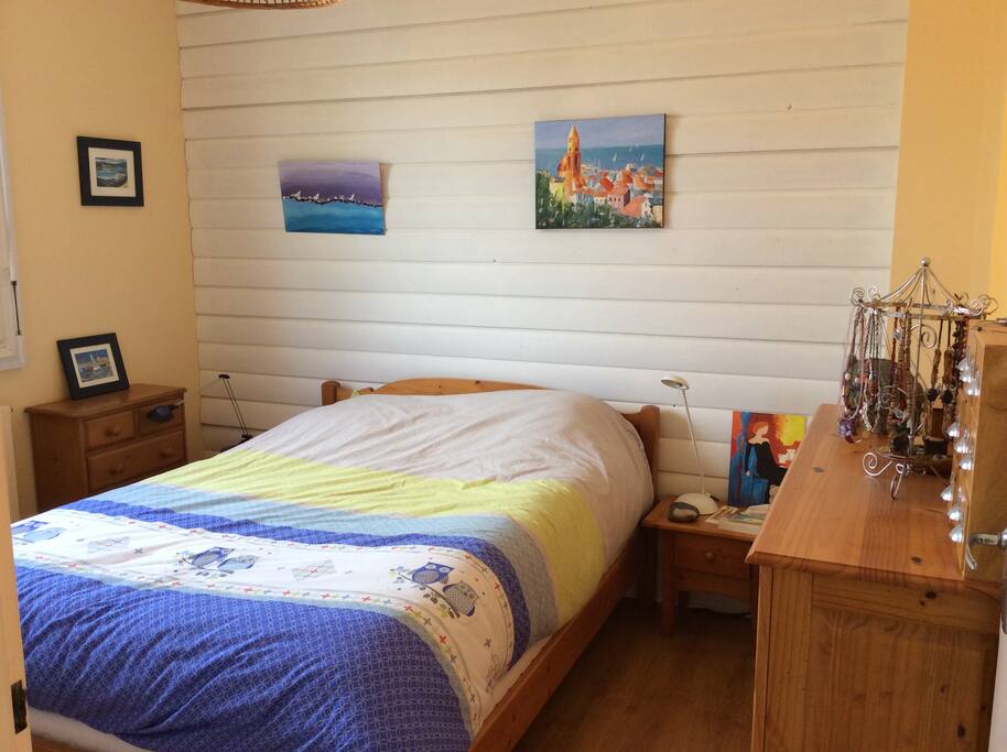 chambre 1 avec cabinet de toilette