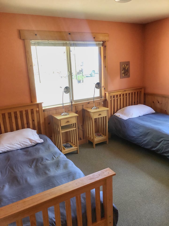 غرفة النوم في الطابق العلوي 3