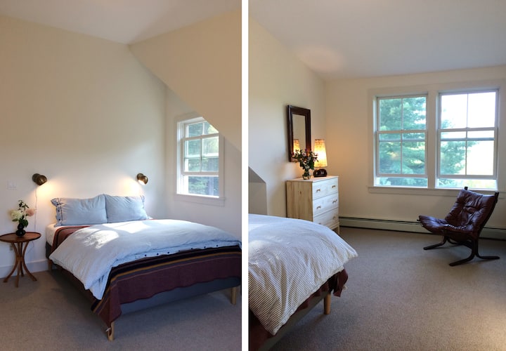 Dormitorio de arriba con hermosas vistas de Catskills al norte, así como una vista al bosque al oeste.