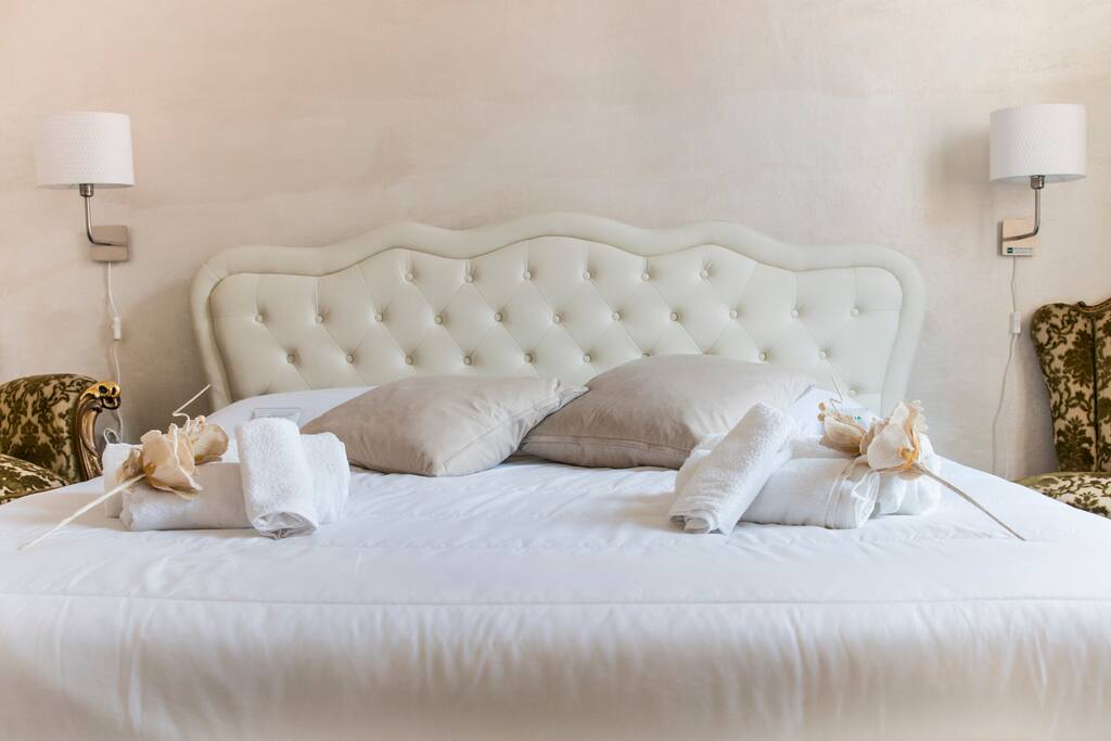 Letto matrimoniale camera patronale