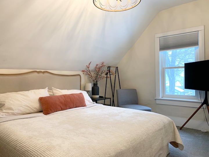 Spálňa s manželskou posteľou