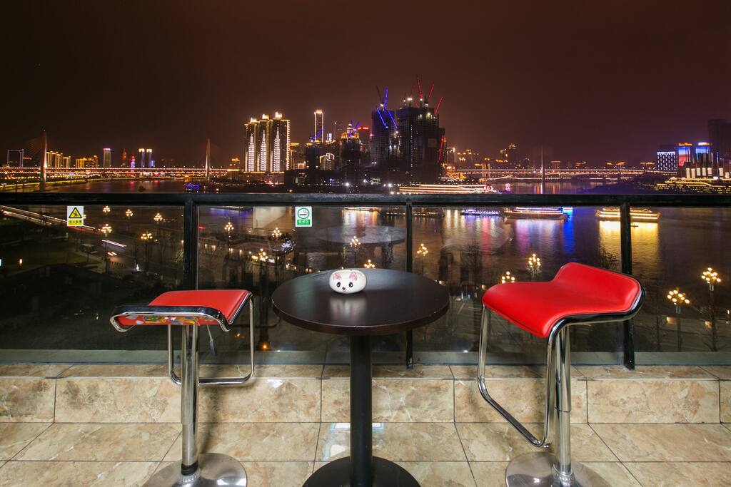 阳台夜景