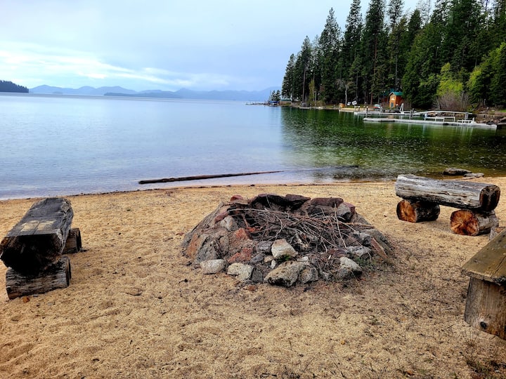 Beautiful 2 bedroom waterfront cabin Cabins for Rent in Coolin, Idaho