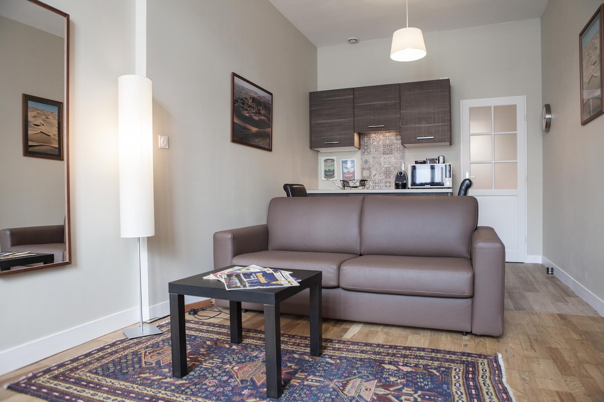 Top Airbnb: Nice studio in private mansion in Bordeaux