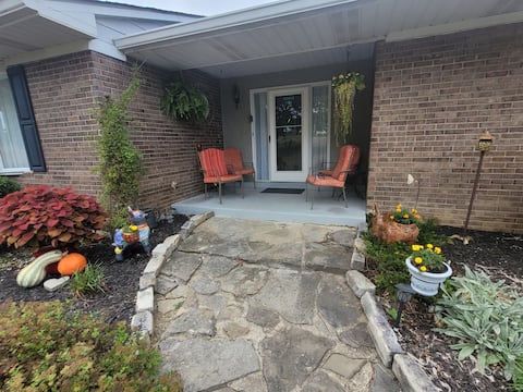 Noahs rest stop, ARK-5 MILES, sleeps 10, Kids OK